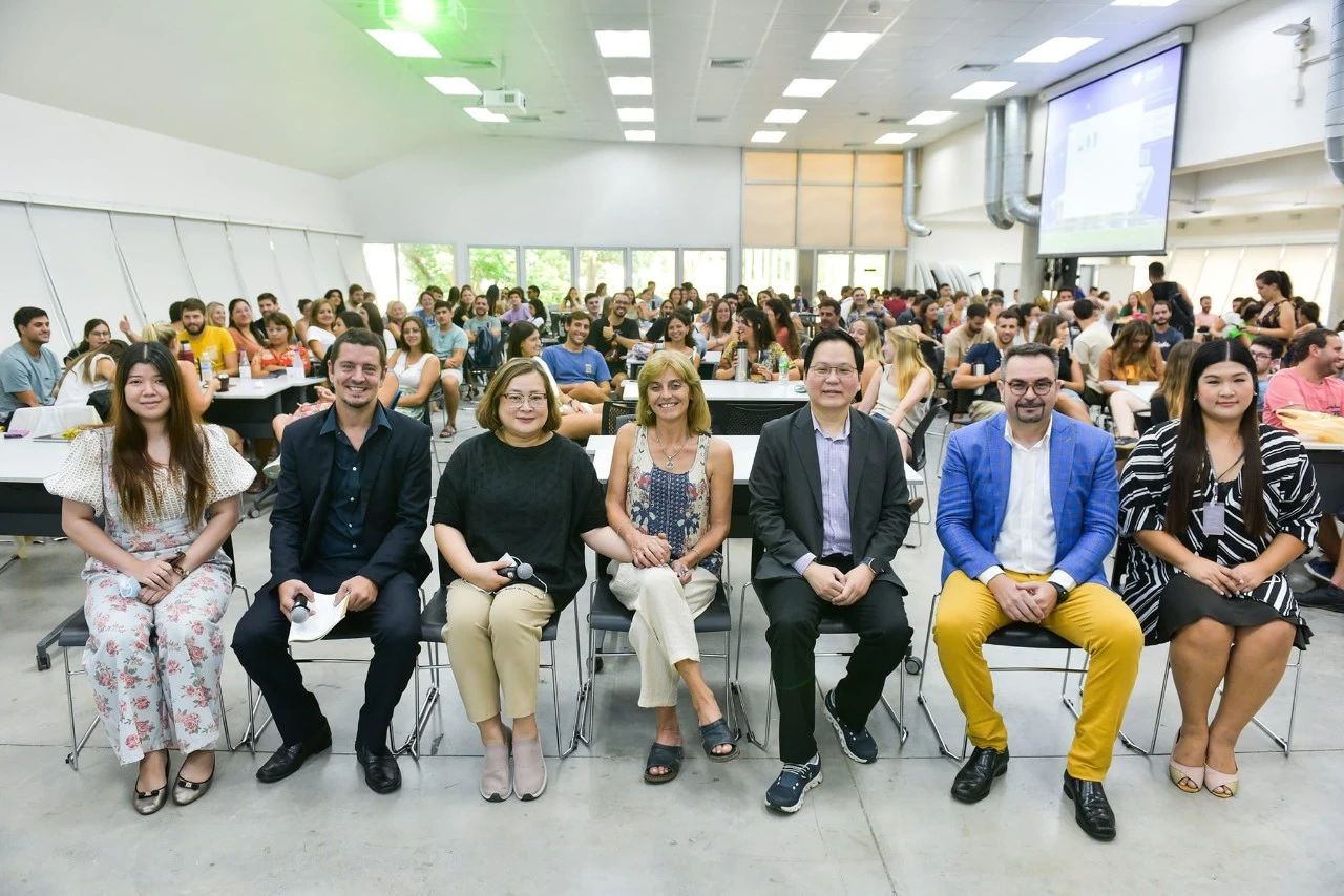 “先头部队”已经下签，8月19日开学！曼谷大学热情欢迎新同学！